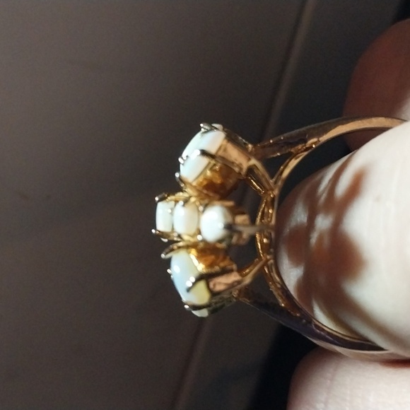 Vintage 60's 18k 0pal Cluster Ring - Picture 3 of 3